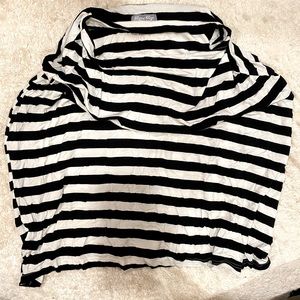 ✨Itzy Ritzy Nursing Cover▪️Black White Stripe▪️OS